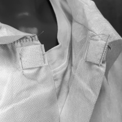 UN05.02.050 Bata Industria 35 gr en TNT de Polipropileno cierre frontal con velcro
